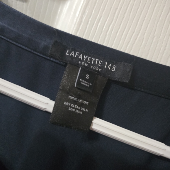 Lafayette 148 Perla Luxe Reversible Silk Charmeuse Shell in Navy Blue, EUC! - Picture 9 of 9